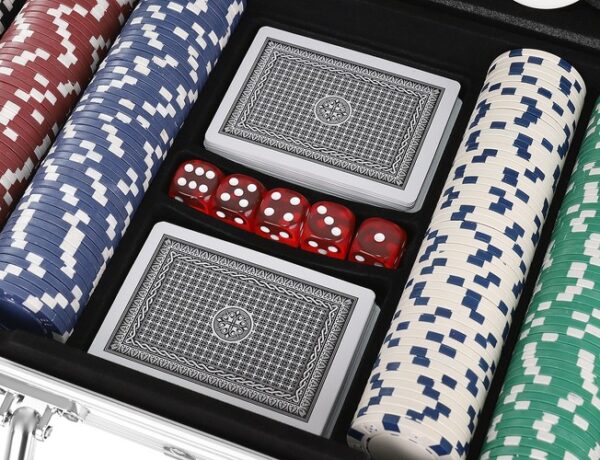 Texas Poker Set 300 zseton bőrönddel
